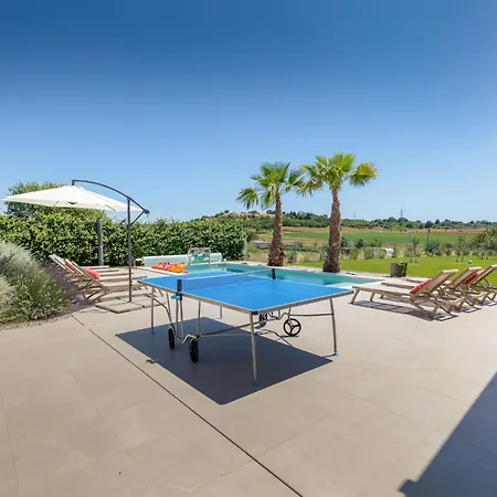 Grofica- Beheizter Pool- Taverne- Strandnaehe By Interhome 펜션