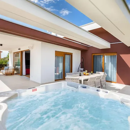 Grofica- Beheizter Pool- Taverne- Strandnaehe By Interhome 펜션 풀라