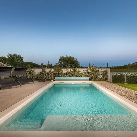 Grofica- Beheizter Pool- Taverne- Strandnaehe By Interhome * 풀라