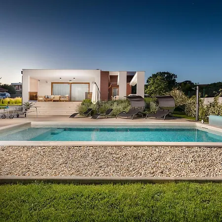 Grofica- Beheizter Pool- Taverne- Strandnaehe By Interhome *