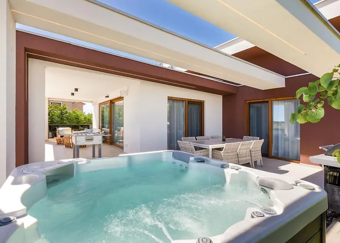 Grofica- Beheizter Pool- Taverne- Strandnaehe By Interhome 펜션 풀라