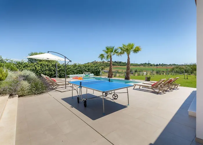 Grofica- Beheizter Pool- Taverne- Strandnaehe By Interhome 펜션