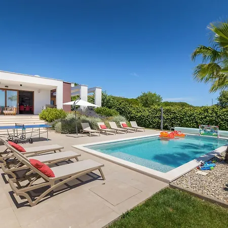 Grofica- Beheizter Pool- Taverne- Strandnaehe By Interhome *